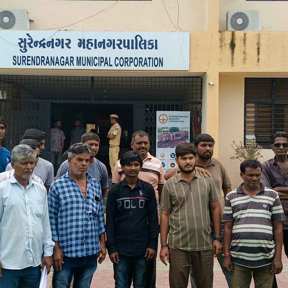 સુરેન્દ્રનગરના રિક્ષા ચાલકોની કાયમી સ્થળ માટે માંગણી: Manpa Office ખાતે રજૂઆત કરી, બસ સ્ટેન્ડ પાસે સ્ટેન્ડની માંગ.