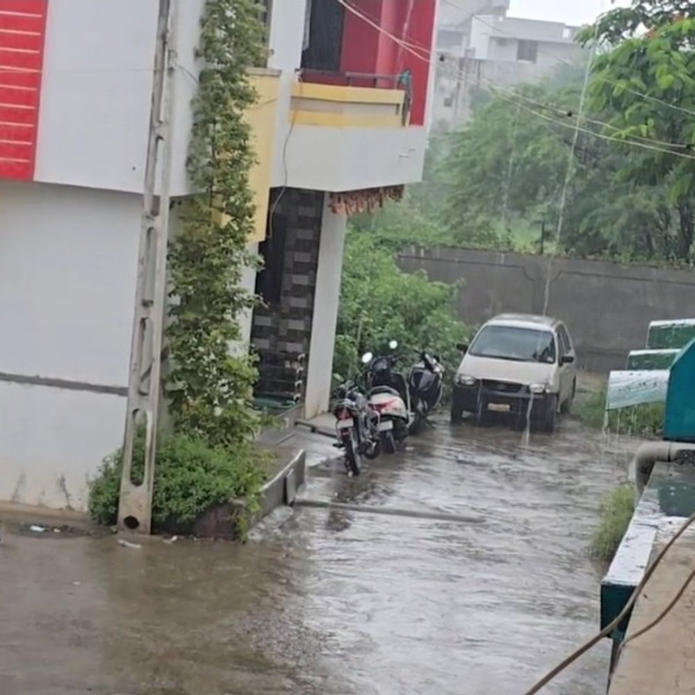દાહોદમાં વાતાવરણ પલટો: ધીમી ધારે વરસાદથી ખેડૂતોમાં આશા જાગી.