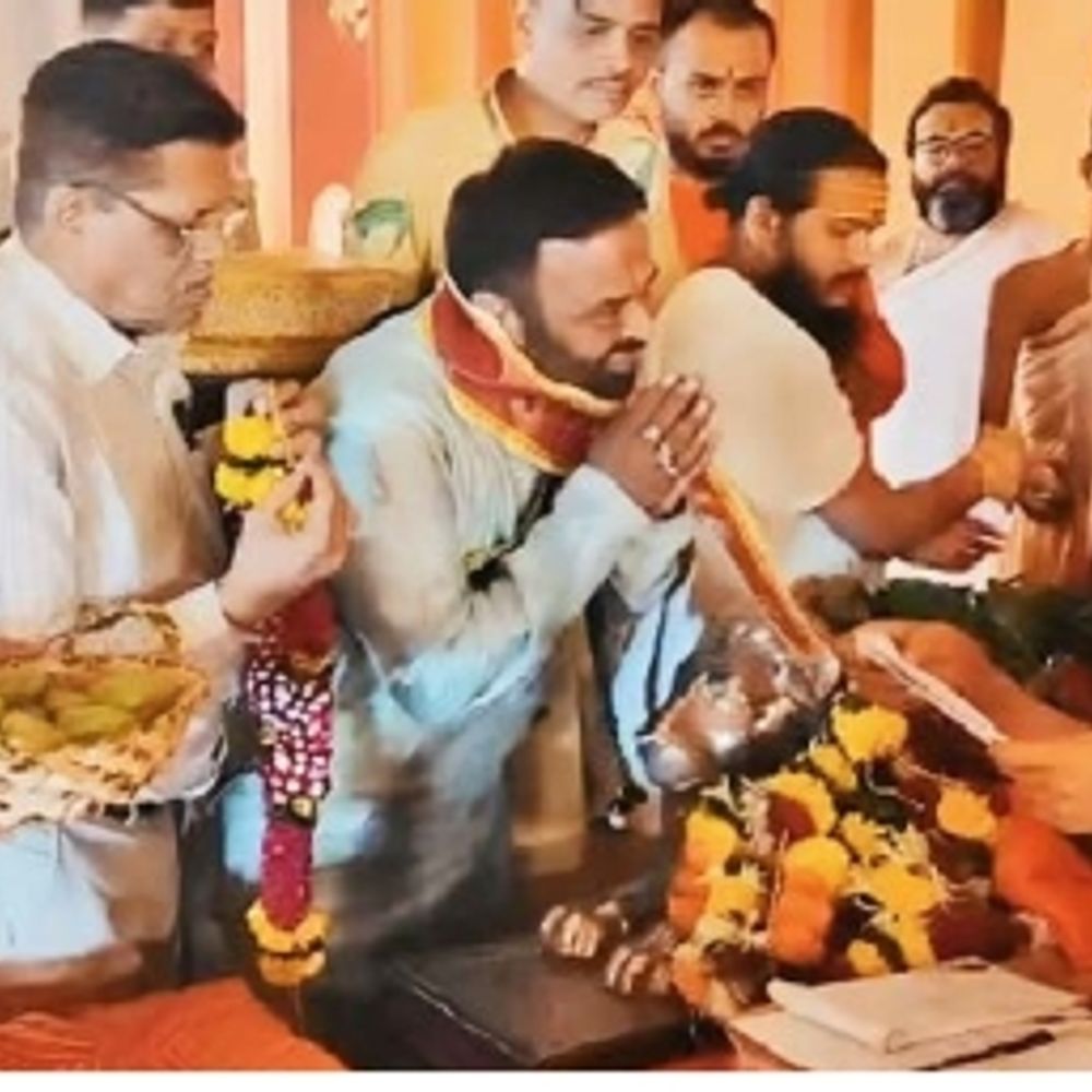 સિટી એન્કર: કબૂતરોને ચણ અમારો ધાર્મિક અધિકાર - જગદગુરુ શંકરાચાર્ય.
