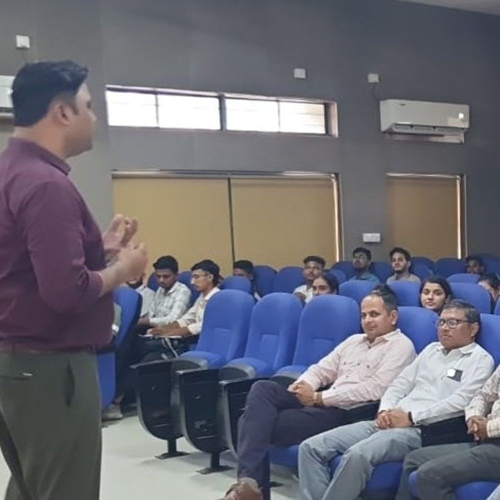 એસ.પી યુનિવર્સિટીમાં SEBI રોકાણકાર જાગૃતિ વ્યાખ્યાન: વિદ્યાર્થીઓમાં નાણાકીય સાક્ષરતા માટે પહેલ.
