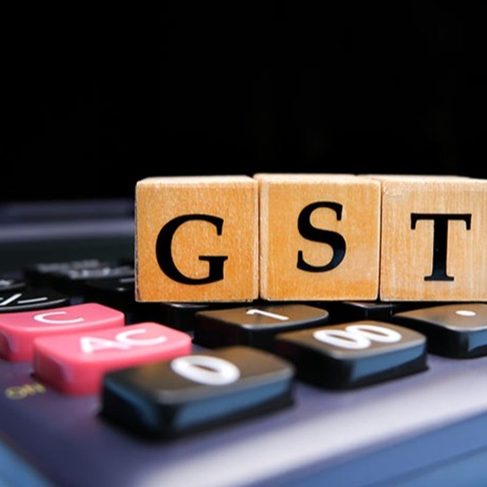 GST કાઉન્સિલની બેઠક સપ્ટેમ્બરમાં: 12% અને 28% GST સ્લેબ દૂર થવાની શક્યતા, વસ્તુઓ થશે સસ્તી.