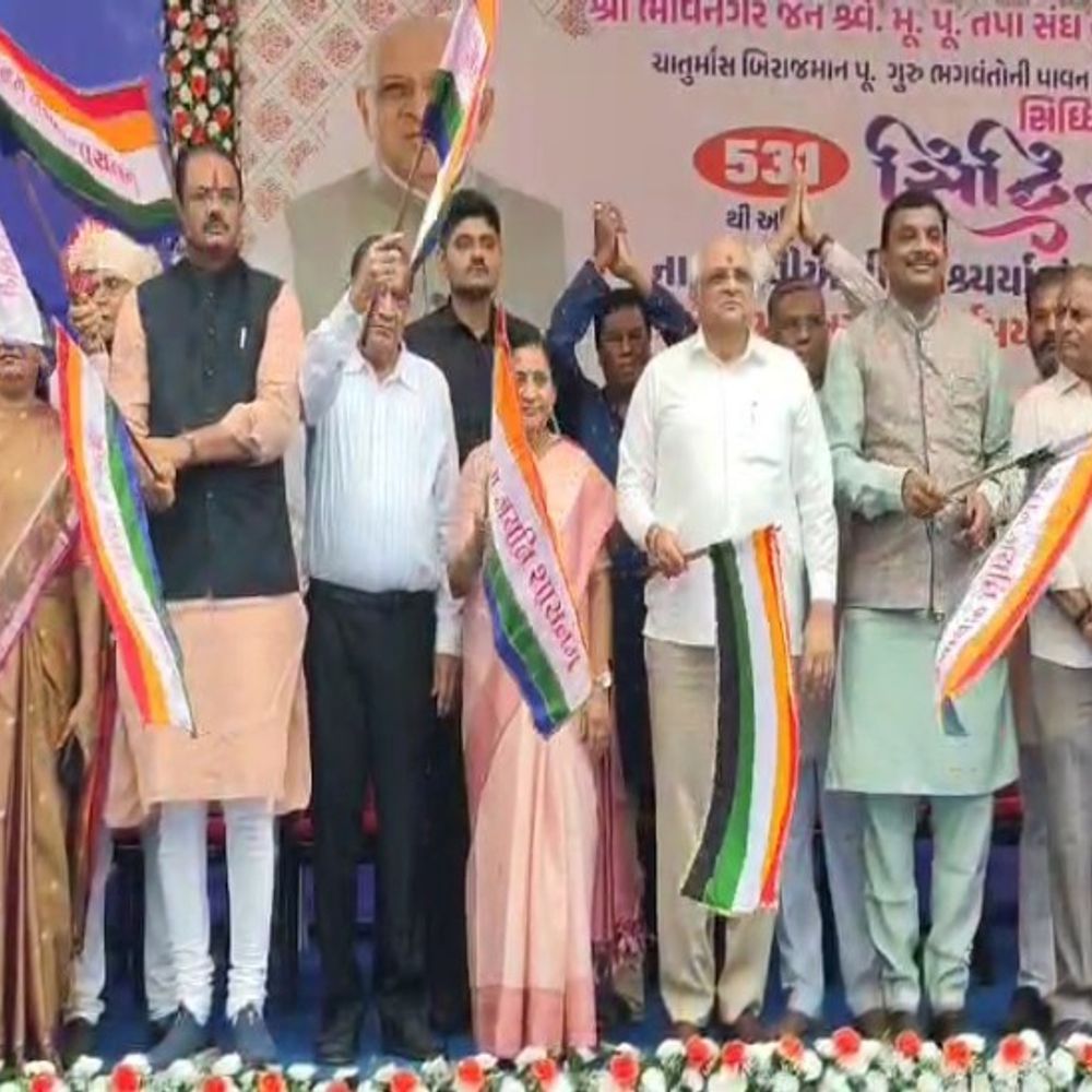 વર્ષીતપના પારણાં: CM ભૂપેન્દ્ર પટેલે ભાવનગરમાં સિદ્ધિતપના તપસ્વીઓના પારણા પ્રસંગે વરઘોડાનું પ્રસ્થાન કરાવ્યું.