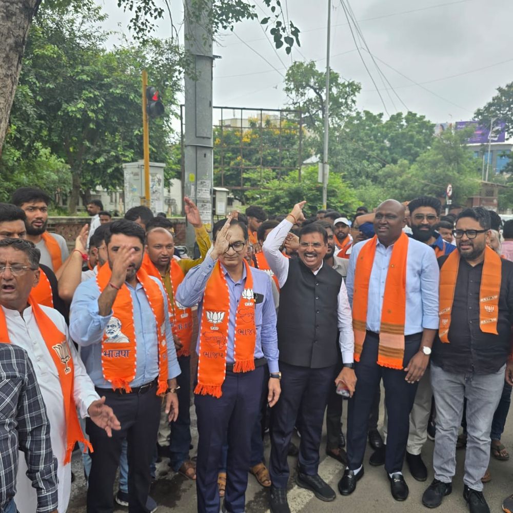 PMને ગાળો બોલવા મામલે ગુજરાત ભાજપ આક્રમક: રાહુલ ગાંધીના પૂતળા બાળી વિરોધ અને બિહારમાં વિવાદ.