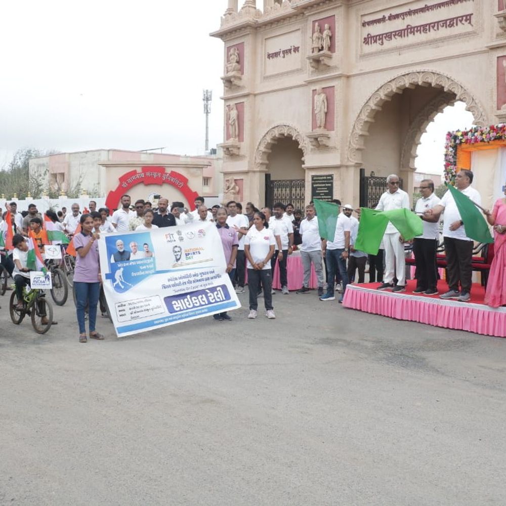 વેરાવળમાં 'ફિટ ઈન્ડિયા' સાઈકલ રેલી: 1200+ સાઈકલીસ્ટોએ 5 કિમી સાઈકલ ચલાવી, કલેક્ટર-ધારાસભ્ય રહ્યા હાજર.