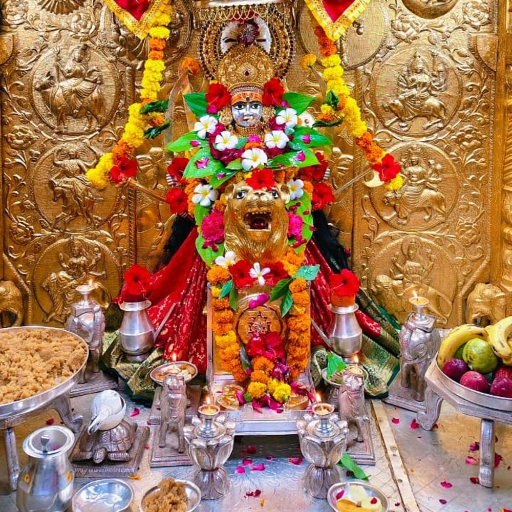 ભાદરવી પૂનમે ખેડબ્રહ્મા નાના અંબાજી મંદિરમાં 5 લાખ ભક્તોની ભીડ, ચંદ્રગ્રહણ દરમિયાન મંદિર બંધ રહેશે.