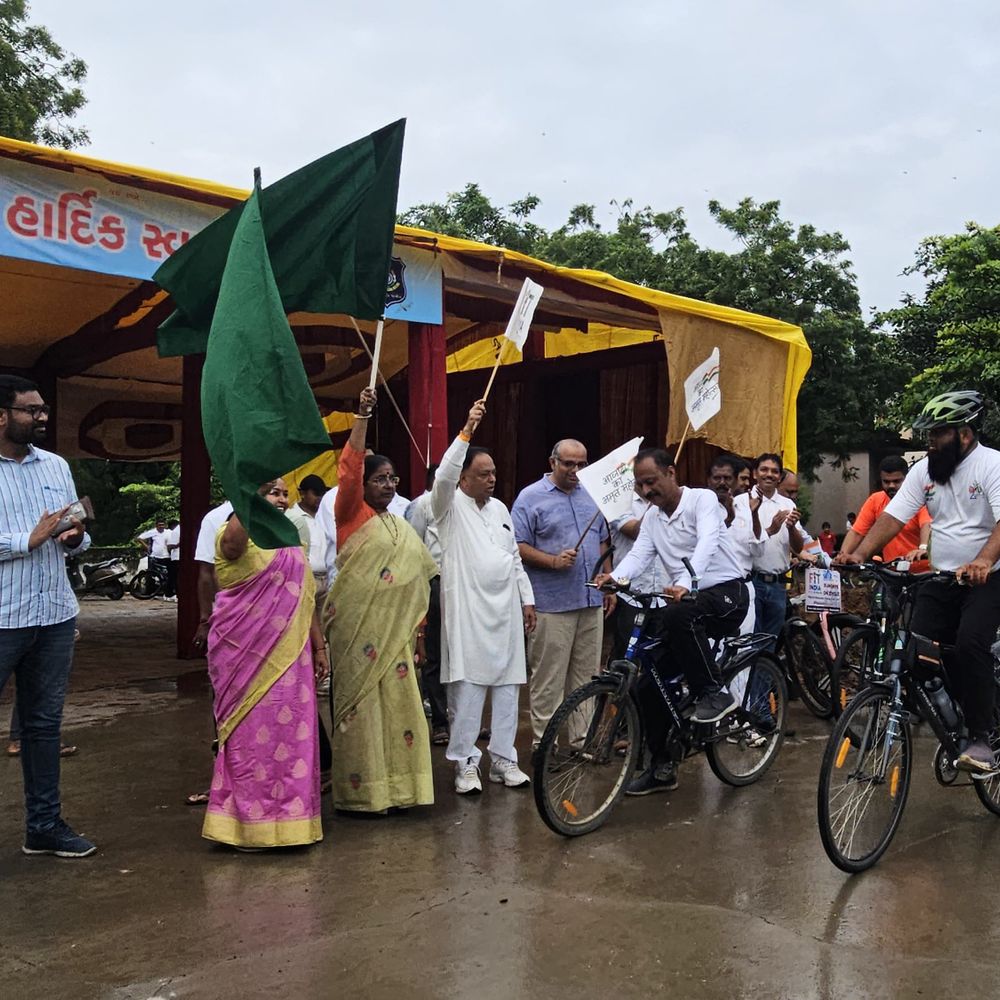 હિંમતનગરમાં રાષ્ટ્રીય રમત દિવસની ઉજવણી: 5 KM સાયકલ રેલીમાં સાંસદો, ધારાસભ્ય અને વિદ્યાર્થીઓ જોડાયા.