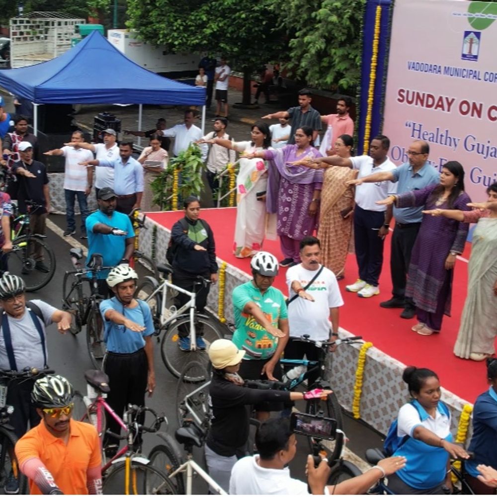 નેશનલ સ્પોર્ટ્સ ડે નિમિત્તે સાયકલ રેલી: Municipal Commissioner એ સાયકલ ચલાવી નેતૃત્વ કર્યું, નાગરિકોએ ઉત્સાહથી ભાગ લીધો.