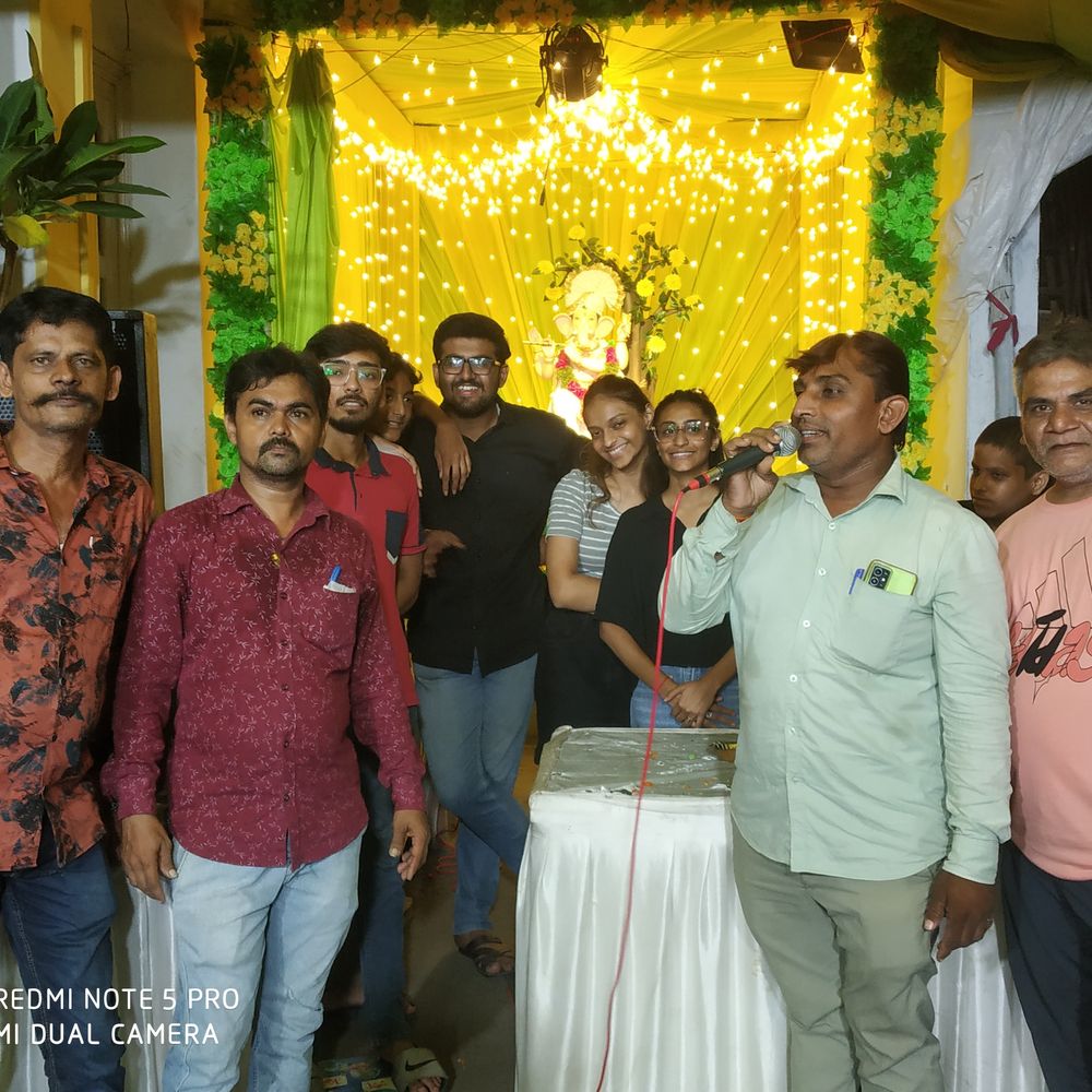 હજીરાની પોળમાં ગણપતિ મહોત્સવ: યુવક મંડળ દ્વારા 300 બાળકો માટે બટુક ભોજનનું આયોજન.