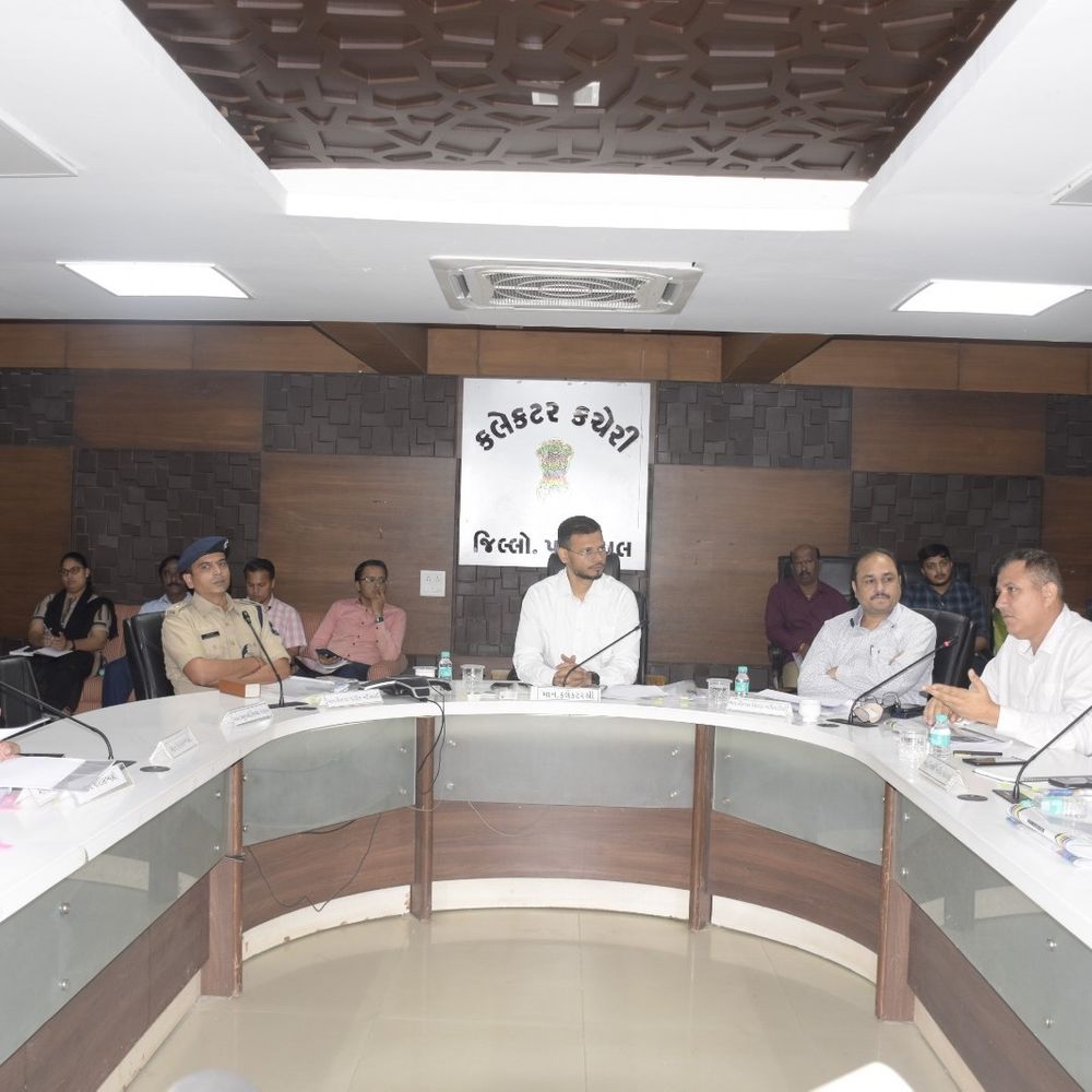 પંચમહાલમાં આદિ કર્મયોગી અભિયાન શરૂ: કલેક્ટરની અધ્યક્ષતામાં 163 ગામોમાં આદિવાસી નેતૃત્વ વિકાસ માટે વર્કશોપ યોજાયો.