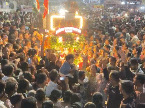 'બોલ મારી અંબે જય જય અંબે'ના નાદ સાથે પાટણથી અંબાજી તરફ સંઘોનું પ્રયાણ, ભક્તિમય માહોલ.
