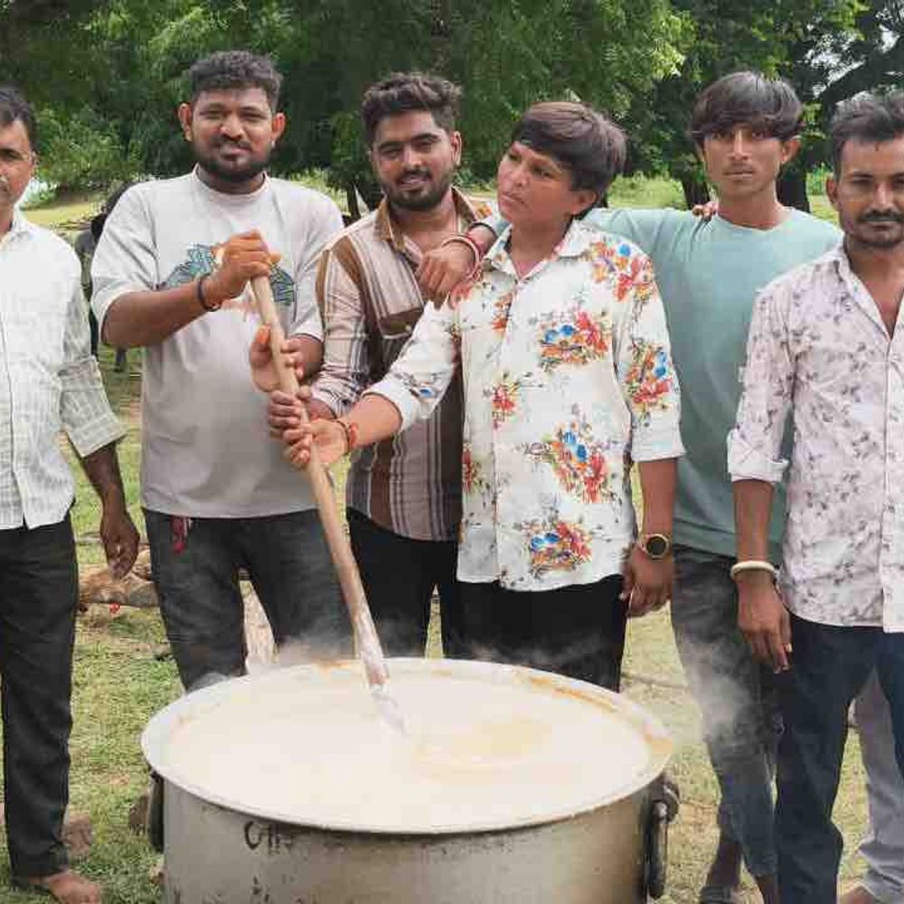 ગોચનાદ ગામની 700 વર્ષ જૂની પરંપરા: વર્ષમાં એક દિવસ પીર બાપજીને 2000 લીટર દૂધ અર્પણ કરાય છે.