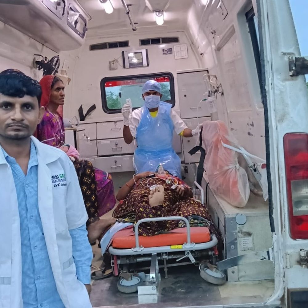 108 એમ્બ્યુલન્સમાં સફળ પ્રસૂતિ: EMT શ્રવણ વરણે નખત્રાણાના વજીરાવાઢમાં કરાવી સફળ ડિલિવરી.