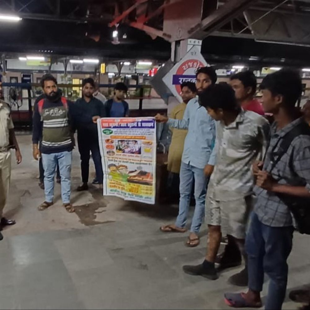 ** રાજકોટ સમાચાર: રેલવે ડિવિઝન દ્વારા ચેઇન પુલિંગ કરનાર 35 પકડાયા, 2 ગુમનું મિલન કરાયું.