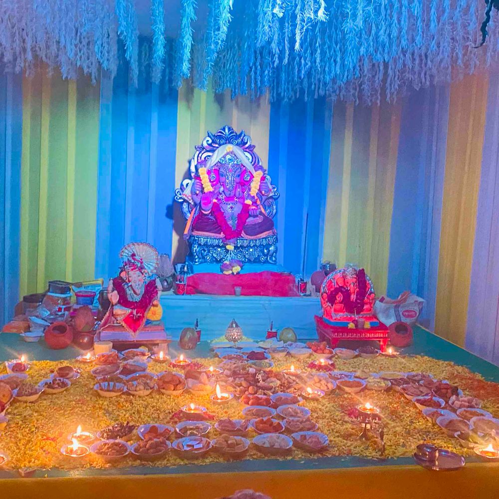 સહજ સોલારિયમ-2 માં ગણેશ મહોત્સવ: સાઉથ વાસણાના રહીશો દ્વારા ભક્તિભાવથી ઉજવણી, છપ્પન ભોગ અર્પણ.