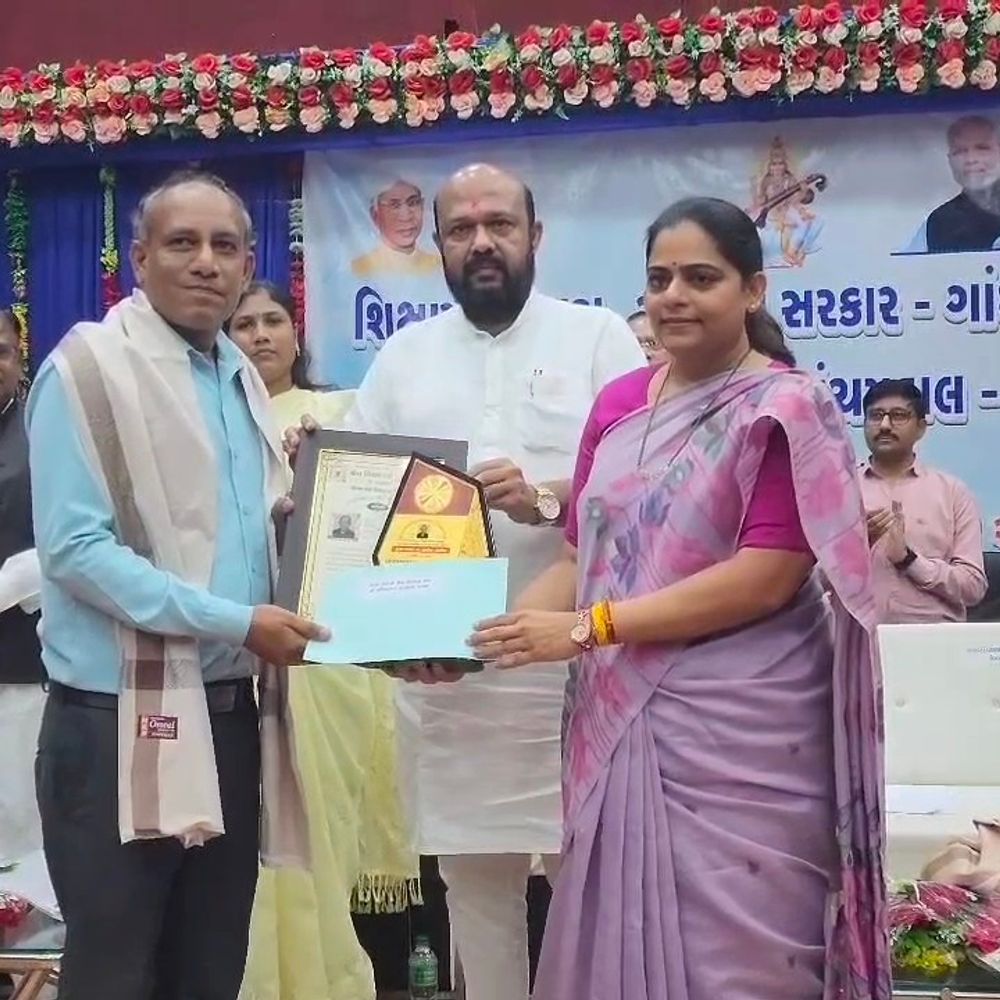 પંચમહાલમાં શિક્ષક દિનની ઉજવણી: શ્રેષ્ઠ શિક્ષકોને ₹15,000 અને શાળાઓને ₹1 લાખનું ઇનામ અપાયું.