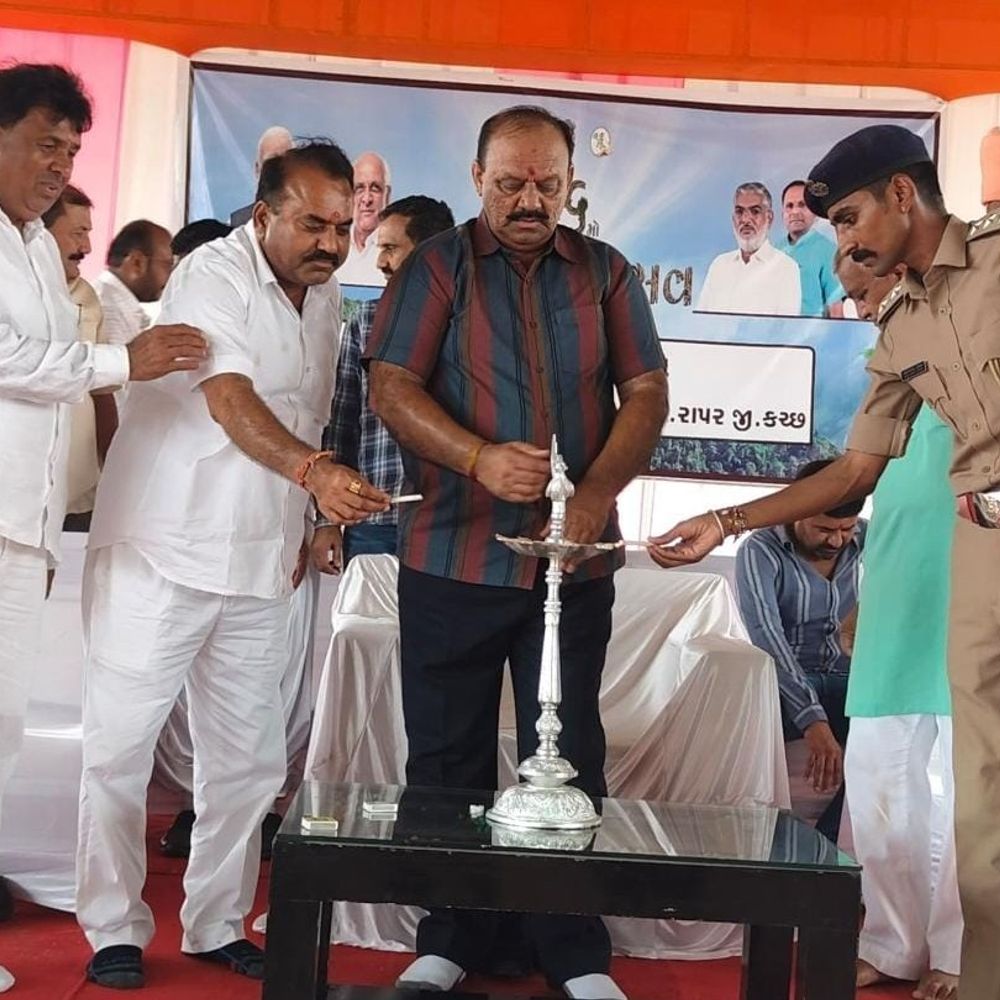 રાપર તાલુકામાં 76મો વન મહોત્સવ: રવેચી માતાજીના મંદિરે વૃક્ષારોપણ કાર્યક્રમ યોજાયો.