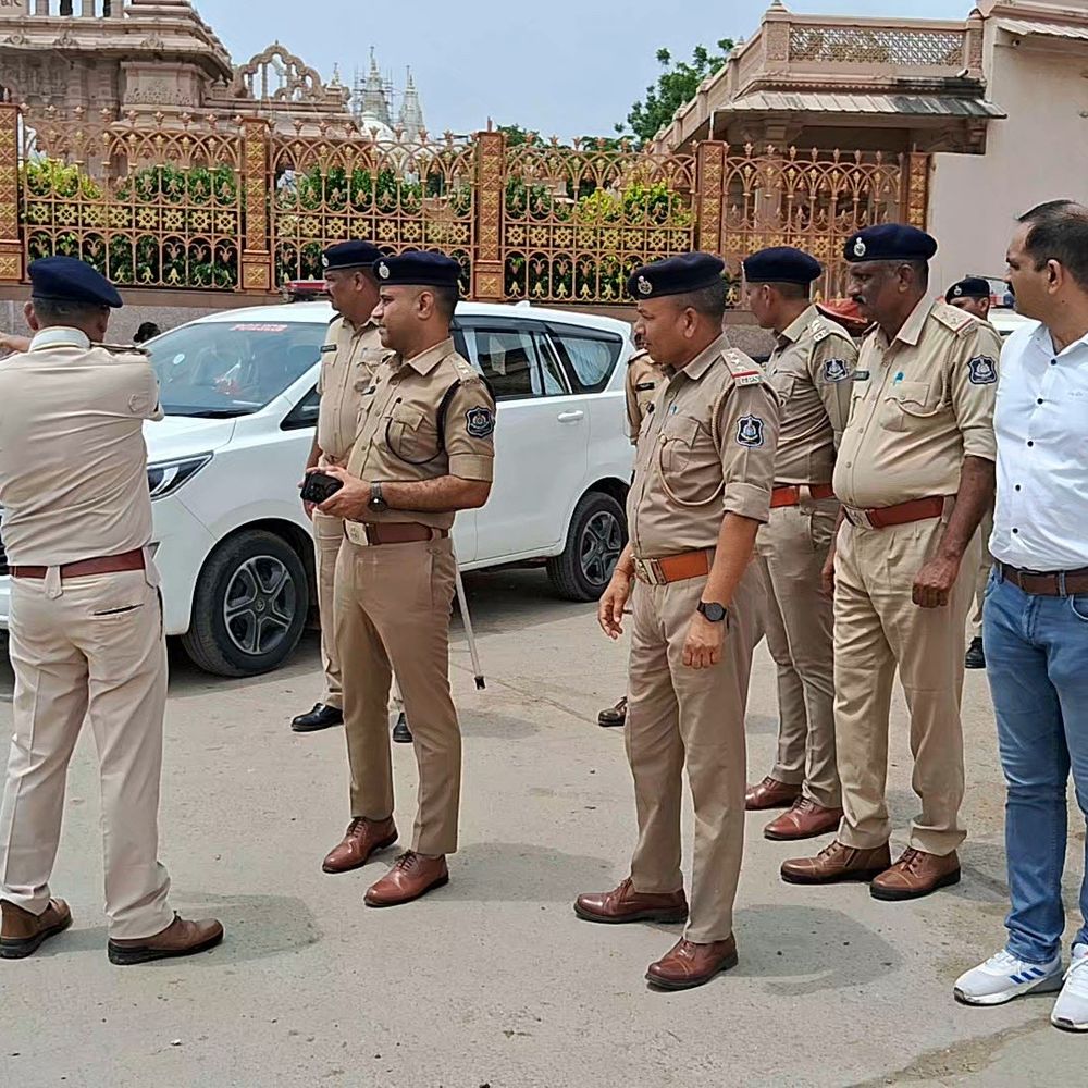 બોટાદ SP ચિંતન તેરૈયાની ગઢડામાં પ્રથમ મુલાકાત: Police સ્ટેશન અને મુખ્ય વિસ્તારોમાં ફૂટ પેટ્રોલિંગ.