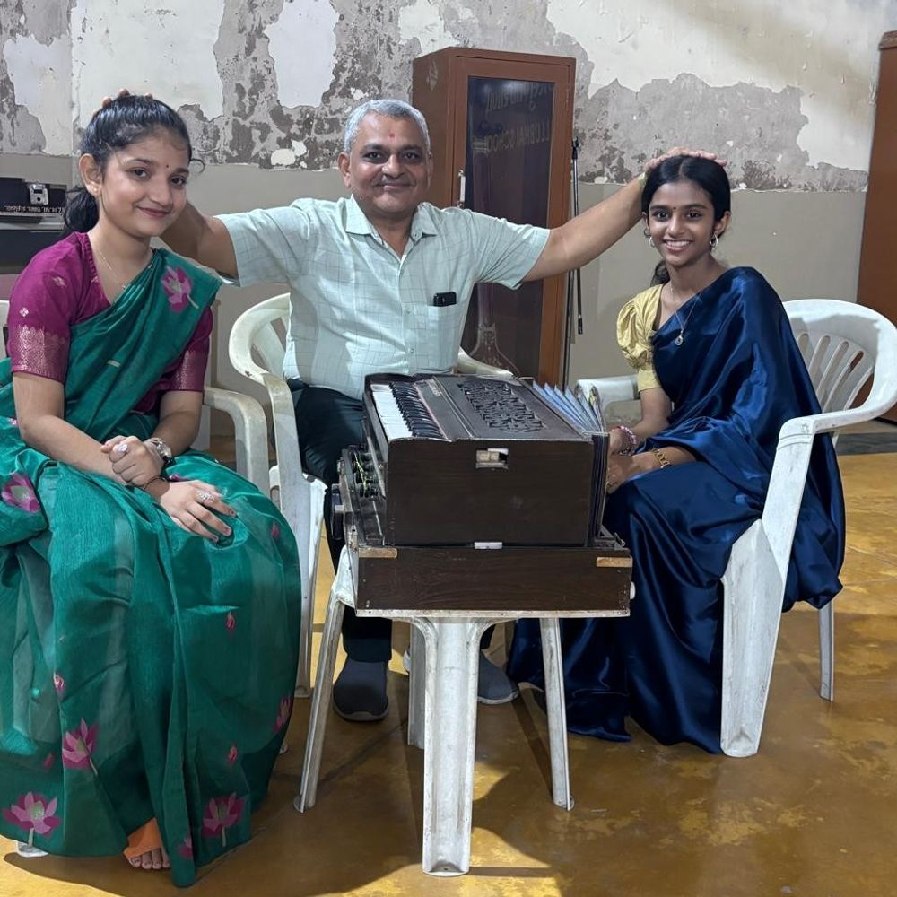 કાંકરિયાની દીવાન-બલ્લુભાઈ શાળામાં સ્વયં શિક્ષક દિન: વિદ્યાર્થીઓ શિક્ષક બની ભણાવ્યા, શાળામાં ઉત્સાહ.