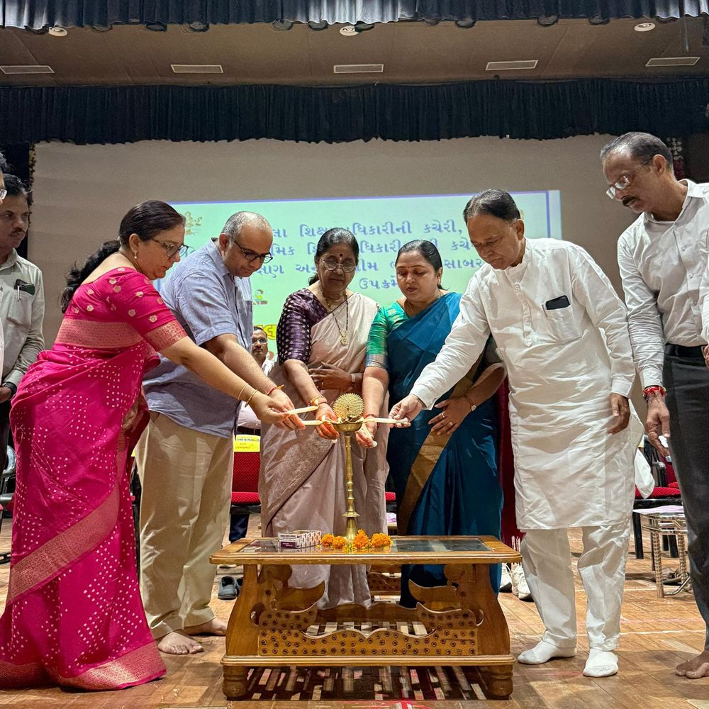 હિંમતનગરમાં શિક્ષક દિને શ્રેષ્ઠ શિક્ષકોનું સન્માન: જિલ્લા-તાલુકાના 6 શિક્ષકો અને 15 વિદ્યાર્થીઓ સન્માનિત થયા.