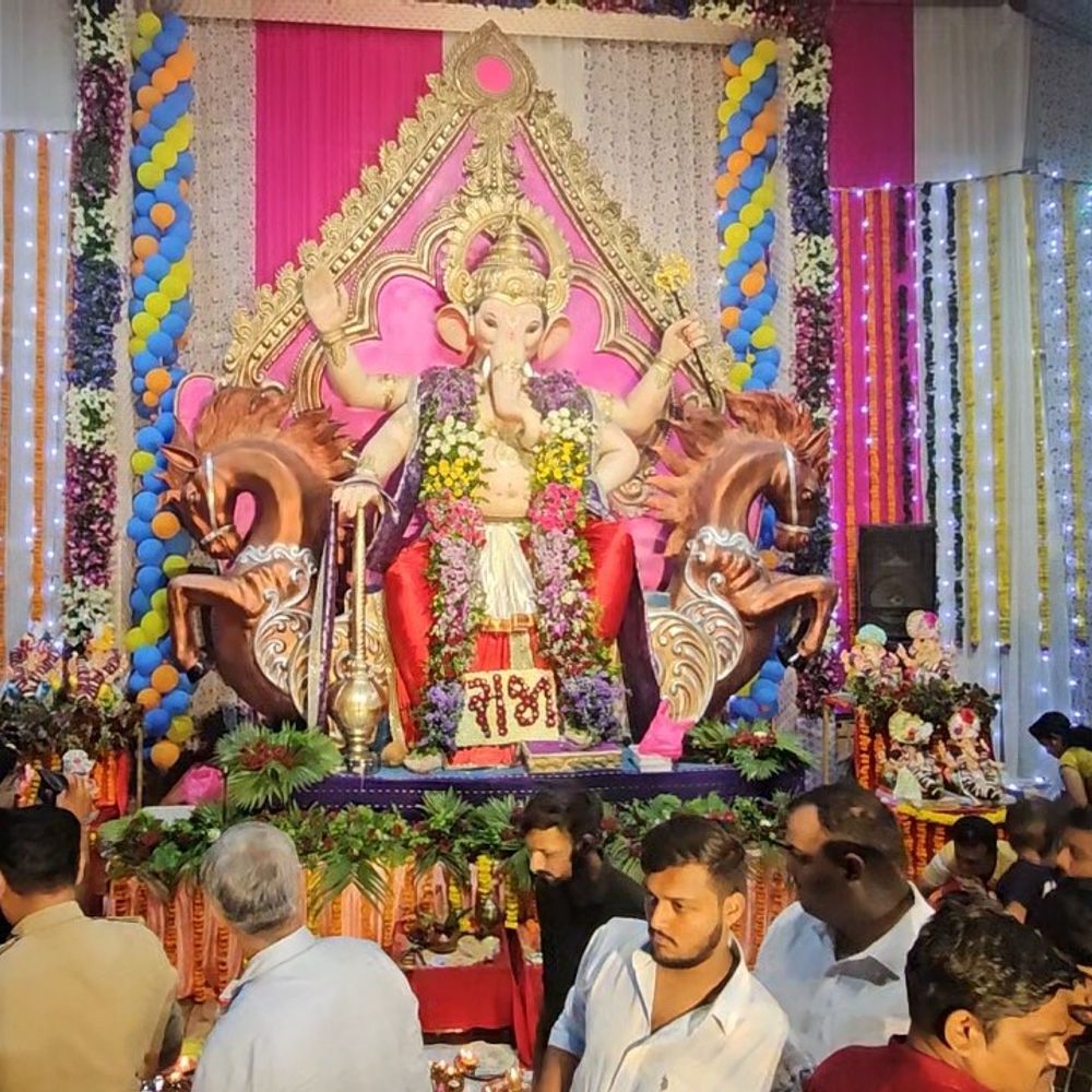 નવસારીના નાગધરામાં 38 વર્ષથી ગણપતિ ઉત્સવના દાતા ફળિયુ જ બને છે, આગામી 7 વર્ષના દાતા પણ નક્કી.