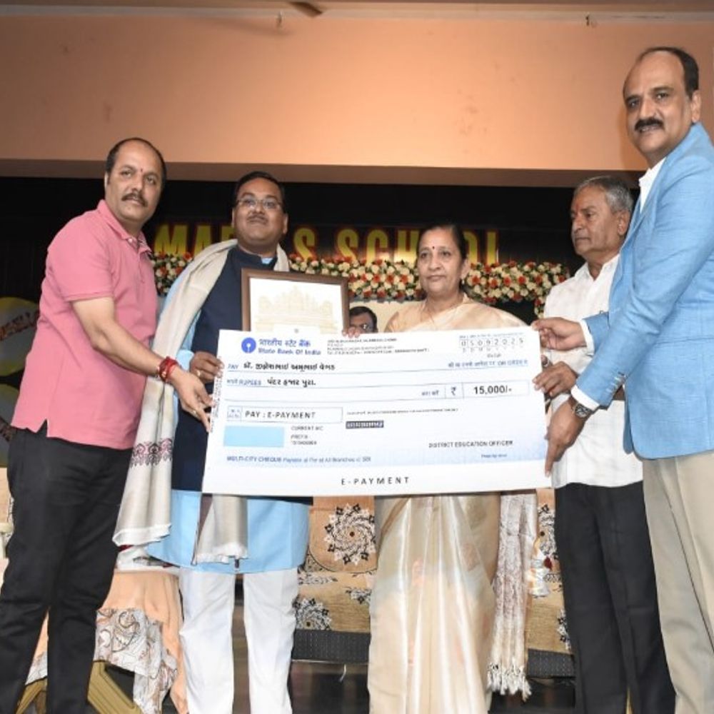 ભાવનગરના ૪ શિક્ષકોને શ્રેષ્ઠતા પ્રમાણપત્ર એનાયત: નિમુબેન બાંભણીયાએ શિક્ષકને બાળકોના શ્રેષ્ઠ નાગરિક ઘડતરનો પાયો ગણાવ્યો.