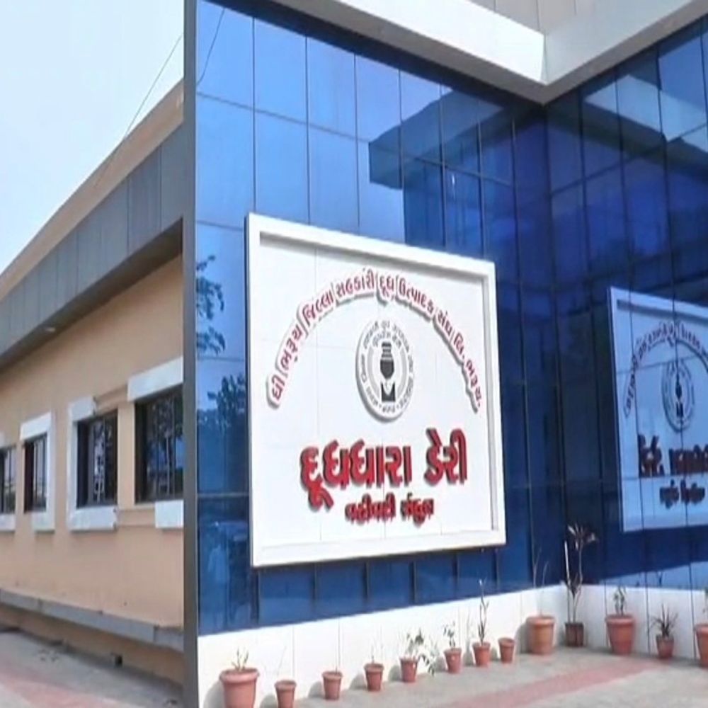 દૂધધારા ડેરી ચૂંટણી: ભાજપના બે દિગ્ગજો આમને-સામને, BTP પણ મેદાનમાં, ફોર્મ ખેંચવાની આજે છેલ્લી તારીખ.
