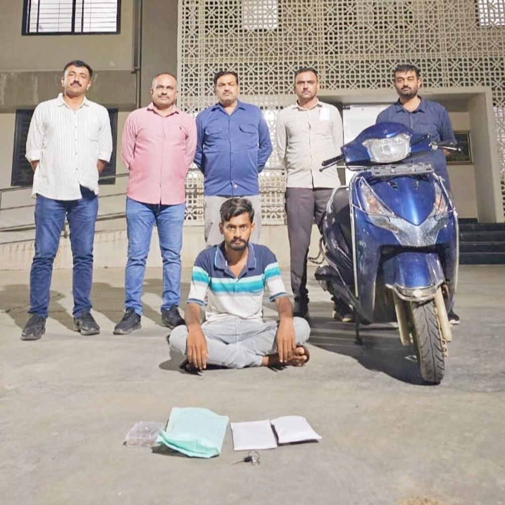 માંડવીના યુવકની Instagram પર નકલી નોટો અને સોનાના બિસ્કિટના વીડિયોથી છેતરપિંડી, LCBએ પકડ્યો.