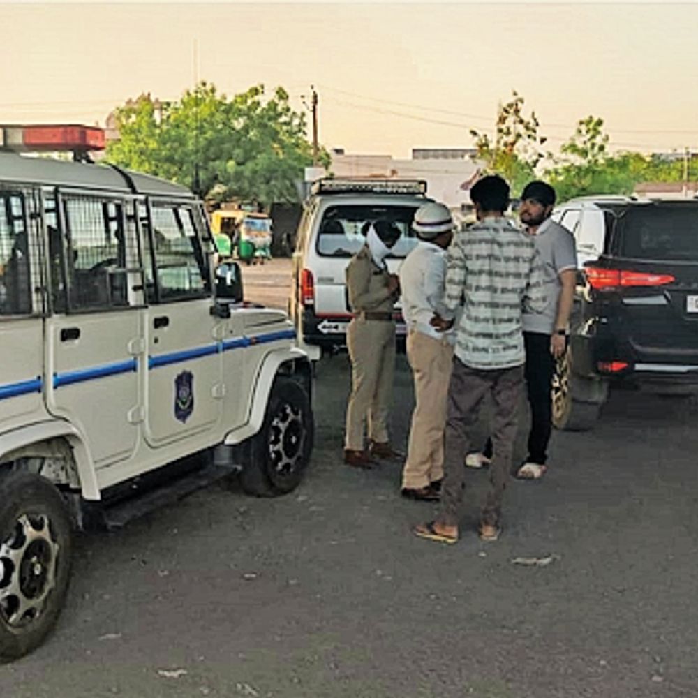 ટ્રાફિક ડ્રાઇવ: હેલ્મેટ ભૂલી જવાના બહાના, વાહન બીજાનું અને ટ્રાફિક નિયમ ભંગ બદલ દંડ.