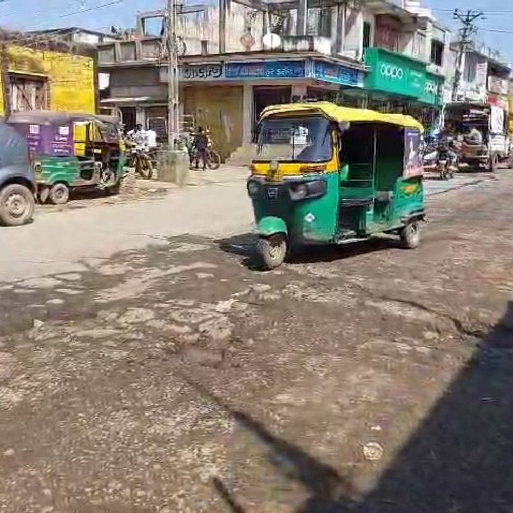 ગઢડા મુખ્ય માર્ગ ખરાબ: વરસાદથી રસ્તા ધોવાયા, સ્વામિનારાયણ યાત્રાધામના માર્ગે વાહનચાલકો પરેશાન.