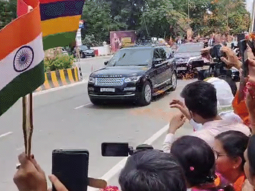 મોદી કાશી પહોંચ્યા, મોરેશિયસના PM સાથે મુલાકાત; અજય રાય સહિત 200 નેતાઓ નજરકેદ.