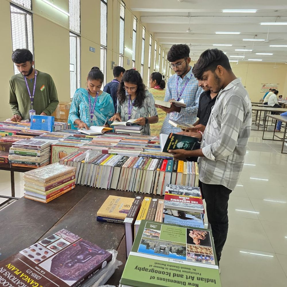 એસપી યુનિવર્સિટીમાં બે દિવસીય BOOK FAIR: 15 રાજ્યોના વિક્રેતાઓ અને વિદ્યાર્થીઓ માટે વિવિધ પુસ્તકો ઉપલબ્ધ.