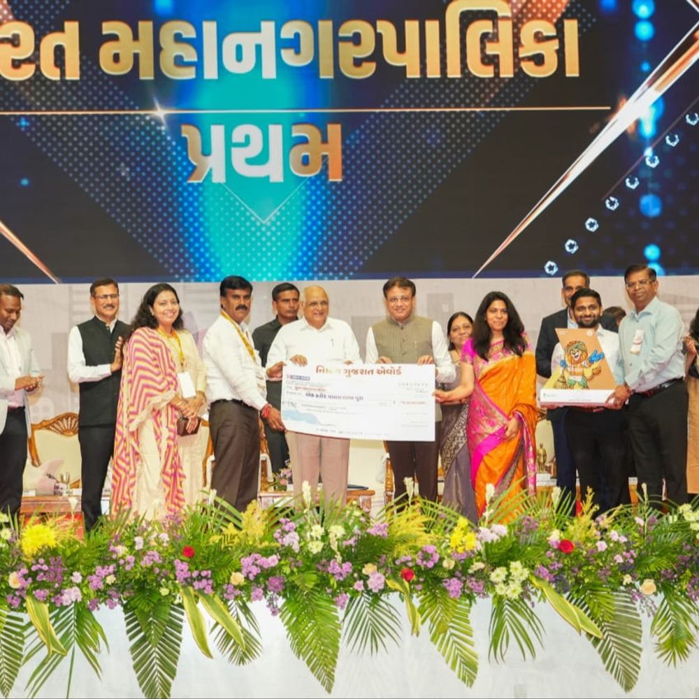 સુરત નિર્મળ ગુજરાત 2.0 સર્વેક્ષણમાં પ્રથમ: મહાનગરપાલિકાને ₹1.5 કરોડનો ચેક અને સુપર સ્વચ્છ લીગ સિટીમાં પણ પ્રથમ સ્થાન.