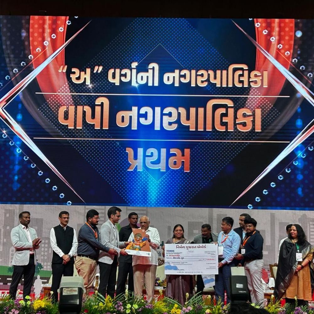 વાપી નગરપાલિકાને 'નિર્મળ ગુજરાત એવોર્ડ', સ્વચ્છ સર્વેક્ષણ 2024માં 'અ' વર્ગમાં પ્રથમ સ્થાન અને 1 કરોડનો ચેક એનાયત.