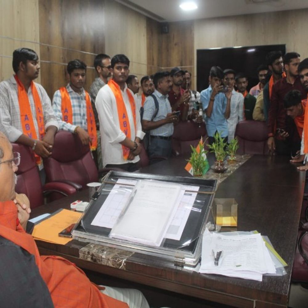 ભાવનગર યુનિ.માં ABVPની રજૂઆત: પડતર પ્રશ્નો અંગે આવેદનપત્ર, જ્યાં સુધી ઉકેલ ન આવે ત્યાં સુધી આંદોલન યથાવત રાખવાની ચીમકી.