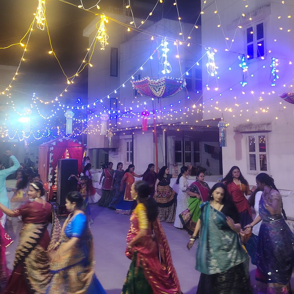 મારી સોસાયટી મારી નવરાત્રિ: વડોદરાની ROSEDALE VATIKA સોસાયટીમાં માતાજીના નોરતાની ઉત્સાહ અને ભક્તિભાવથી ઉજવણી.