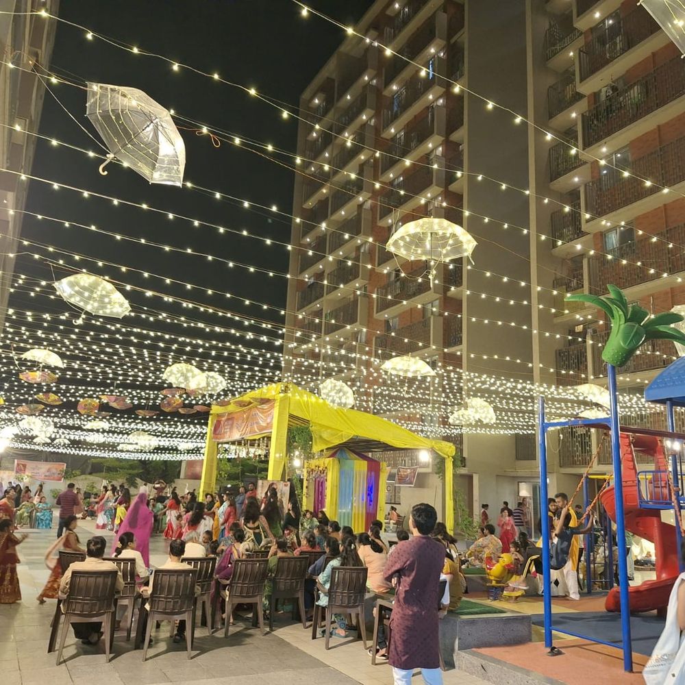 આસ્થા હોમ્સમાં રાષ્ટ્રગીત સાથે ગરબાની રમઝટ: પાંચમા નોરતે આસપાસના રહીશો જોડાયા.