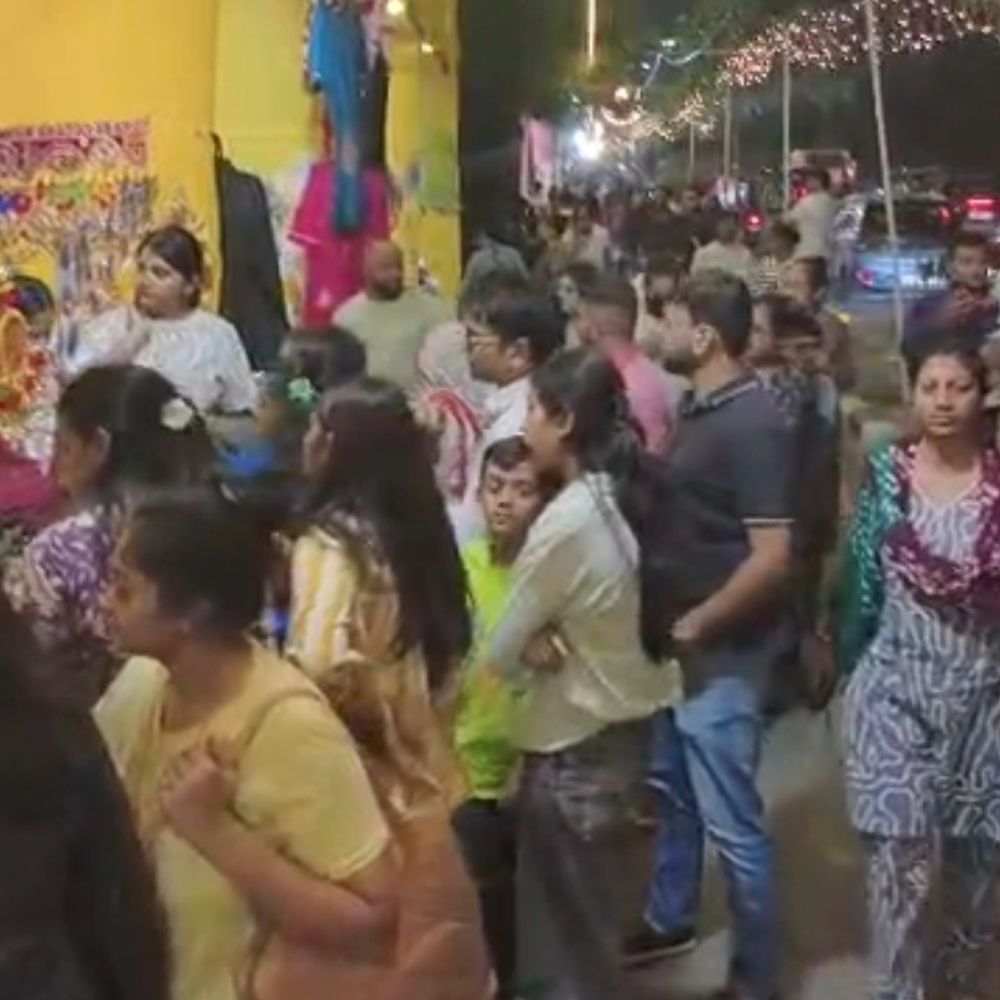 સુરતમાં દિવાળી માટે સ્વદેશી મેળો: 1 કિમીના રોડ પર 125 સ્ટોલ. Central Mallથી ડુમસ રોડ Y જંક્શન સુધી ખરીદી.