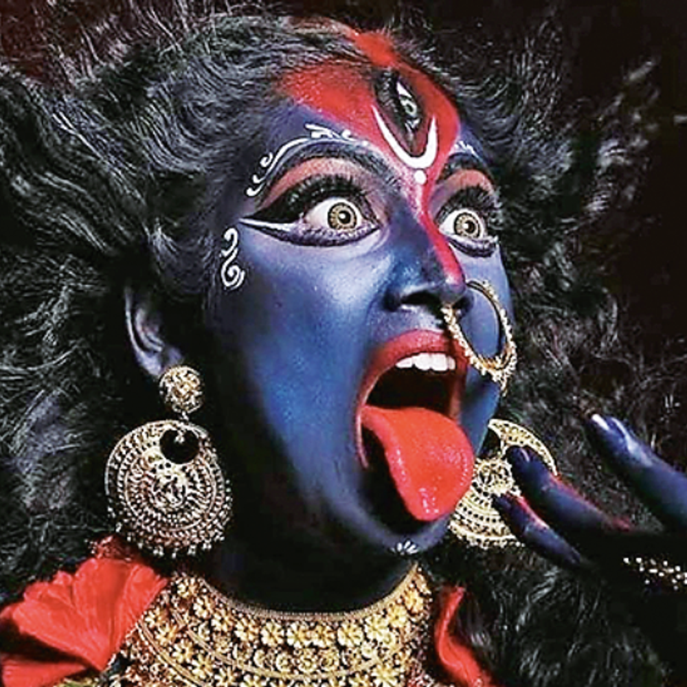 નીલે ગગન કે તલે:ભૂત ચતુર્દશી: કાળીચૌદશ અને હેલોવીનના તહેવારો અને તેના વિશ્વભરના વિવિધ રૂપોનું વર્ણન.