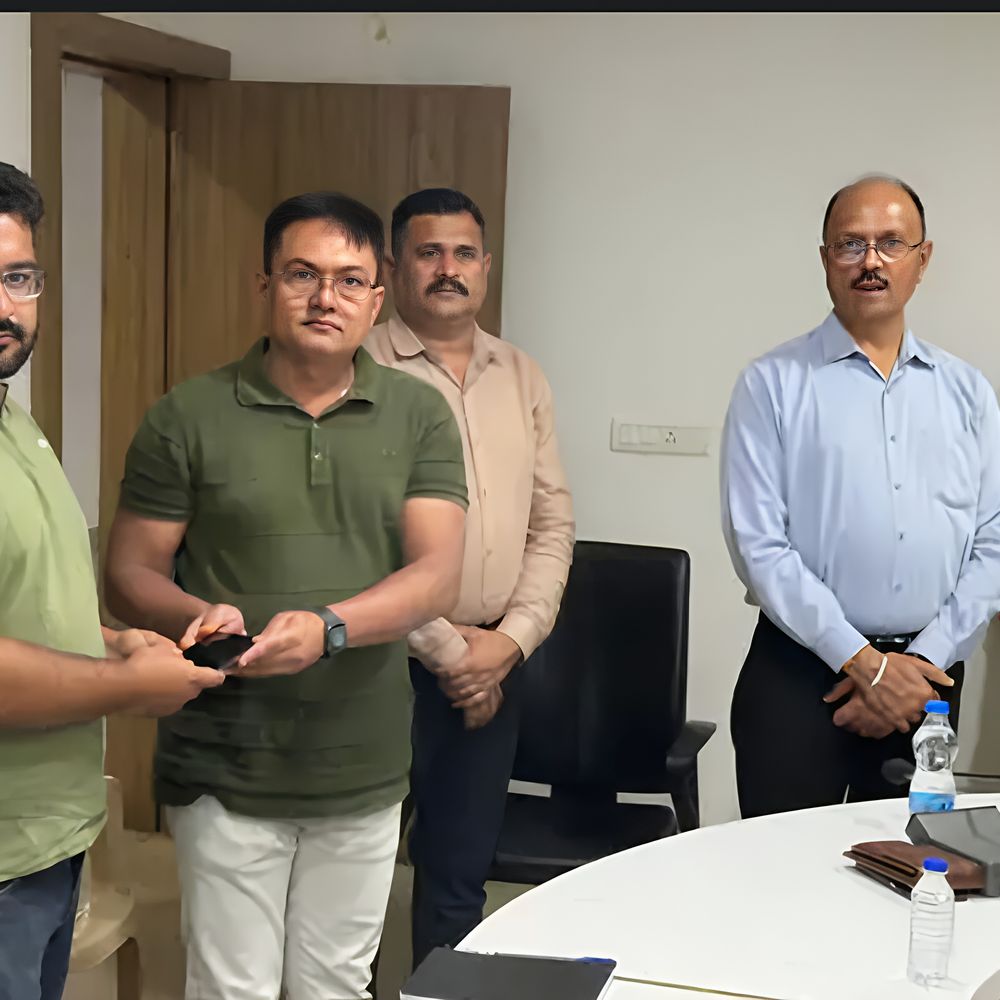 તેરા તુજકો: પંચમહાલમાં ચોરાયેલા 6.87 લાખના 41 મોબાઇલ ફોન મૂળ માલિકોને પરત કરાયા.