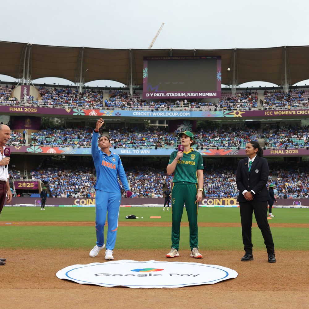 વુમન્સ વર્લ્ડ કપમાં IND Vs SA વચ્ચે ફાઈનલ:સાઉથ આફ્રિકાએ ટૉસ જીતીને બોલિંગ લીધી, વરસાદના કારણે મેચ 2 કલાક મોડી શરૂ થઈ