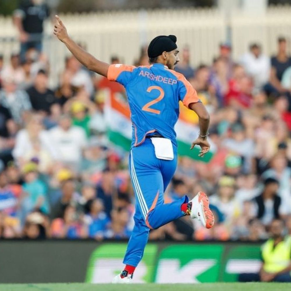 અર્શદીપ સિંહ કાંગારુઓને ભારે પડ્યો:ટ્રેવિસ હેડ પછી જોશ ઇંગ્લિશને પણ પેવેલિયન ભેગો કર્યો; બે ઓવરમાં બન્ને બેસ્ટ પ્લેયર્સને ઘરભેગા કર્યા