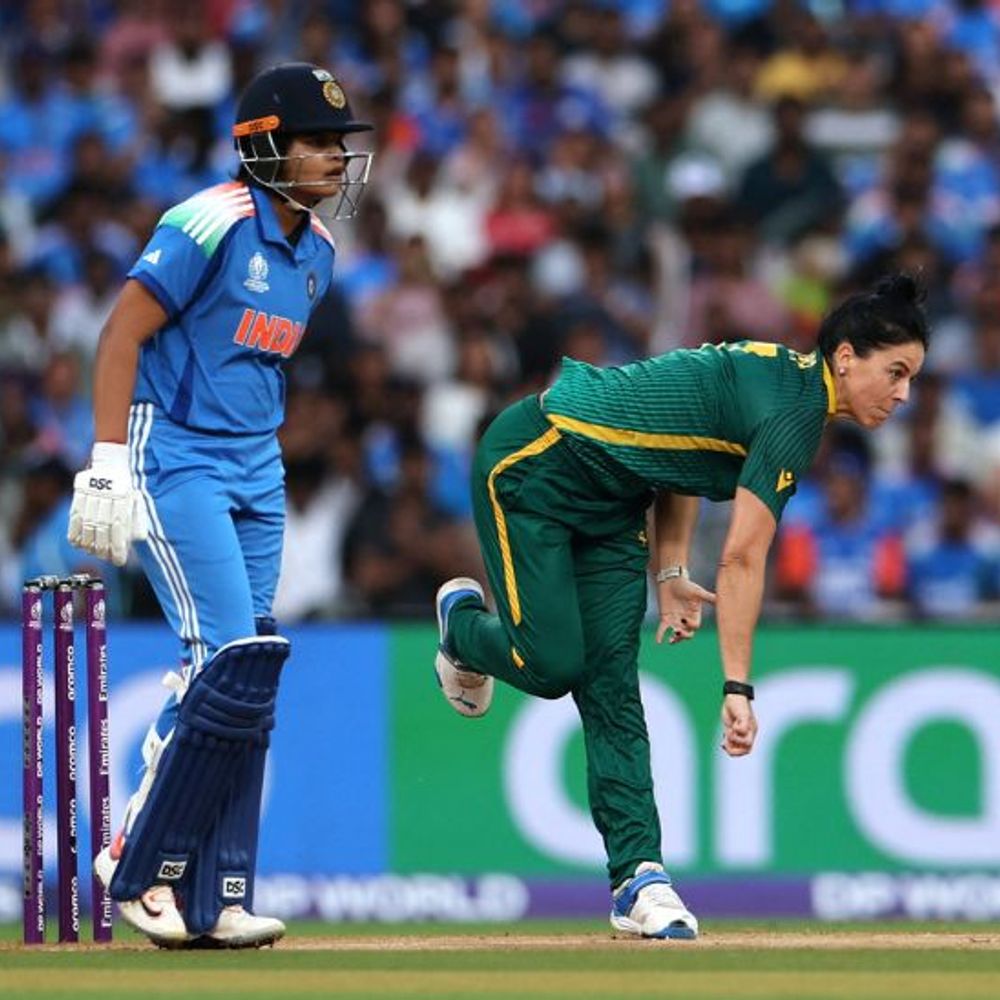 વરસાદના કારણે મેચ 2 કલાક મોડી શરૂ થઈ:પહેલી ઓવરમાં મેડન ગઈ પછી ઈન્ડિયાની બન્ને ઓપનર્સે સતત બાઉન્ડરી ફટકારી