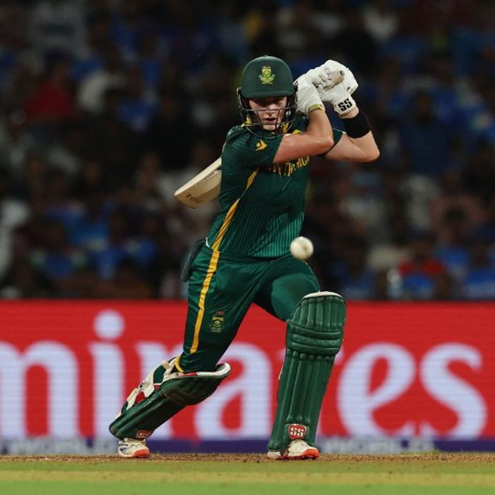 દીપ્તિએ ખૂબ જ ખરા સમયે ઈન્ડિયાને સફળતા અપાવી:ડેરેક્સનને બોલ્ડ કરીને ભારતને ગેમમાં કમબેક કરાવ્યું, કેપ્ટન લૌરા વોલ્વાર્ટે સતત બીજી મેચમાં સેન્ચુરી ફટકારી