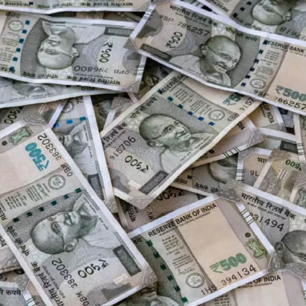 વલસાડમાં તાંત્રિક વિધિથી 2.15 લાખની છેતરપિંડી: 5 કરોડની લાલચ આપી નકલી નોટો પકડાવી.