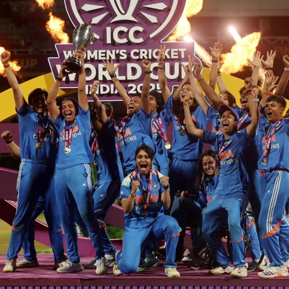 ઈન્ડિયન 'ક્વીન્સ'ના માથે સજ્યો વર્લ્ડ કપનો તાજ:આફ્રિકાને 52 રને હરાવ્યું, દીપ્તિએ 58 રન બનાવ્યા પછી 5 વિકેટ પણ ઝડપી