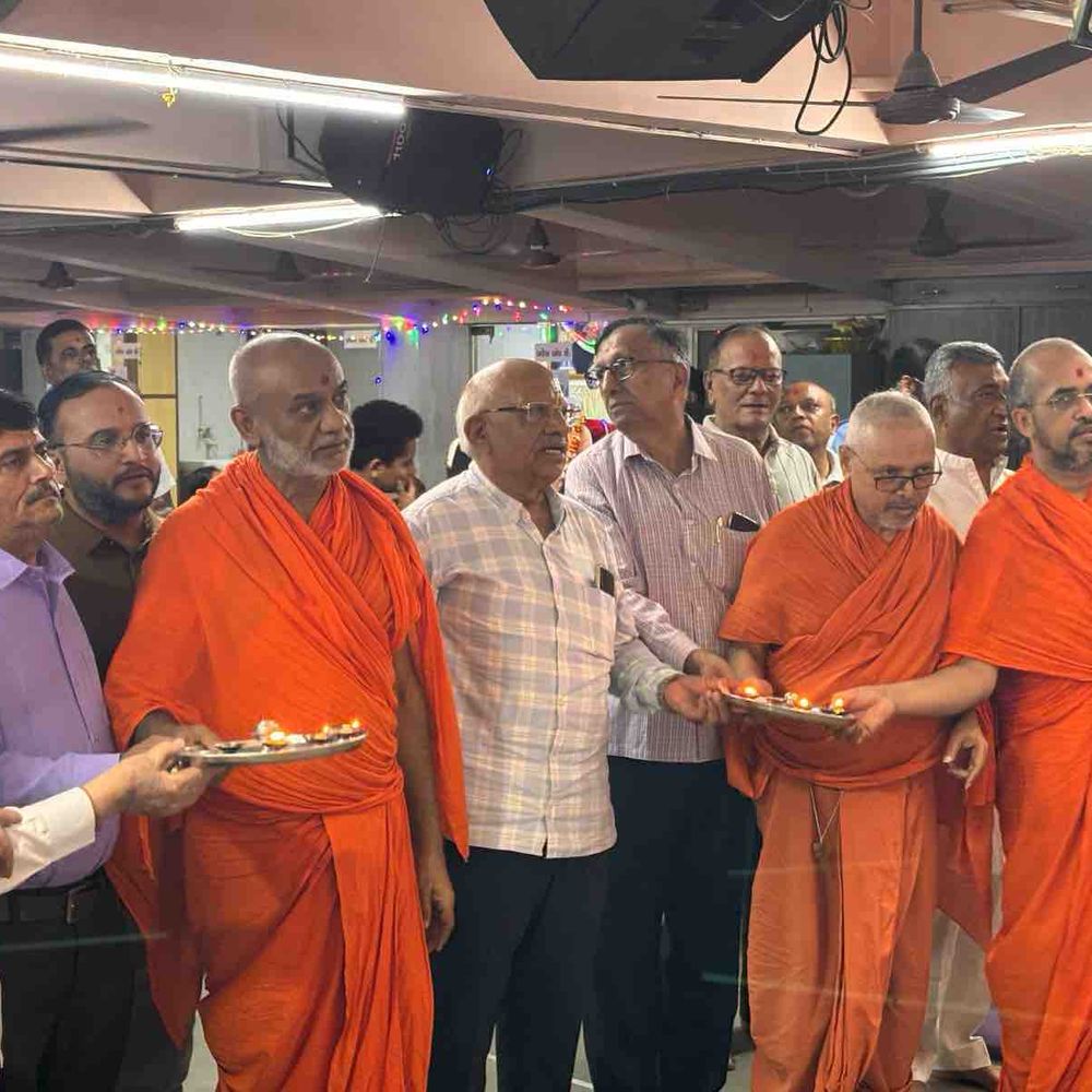 કુમકુમ મંદિરમાં જીવનપ્રાણ બાપાશ્રીની 181મી પ્રાગટ્ય જયંતી ઉજવાઈ, 1200 પાનાના અબજીબાપાચરિત્રામૃત સુખસાગર ગ્રંથની પારાયણ યોજાઈ.