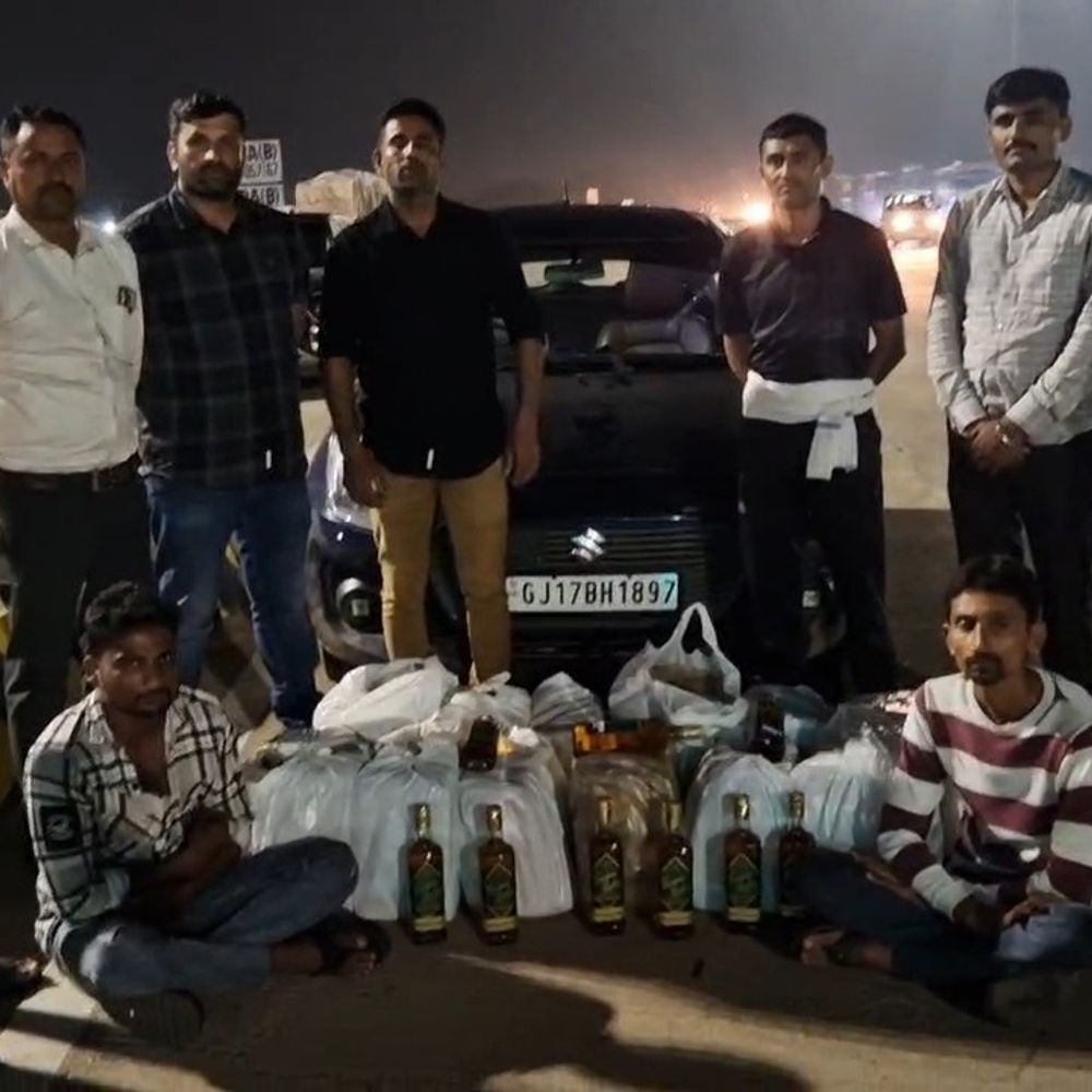 LCBએ ધ્રોલ પાસે બે આરોપીને 384 બોટલ English દારૂ સાથે પકડ્યા, ₹6.97 લાખનો મુદ્દામાલ જપ્ત.