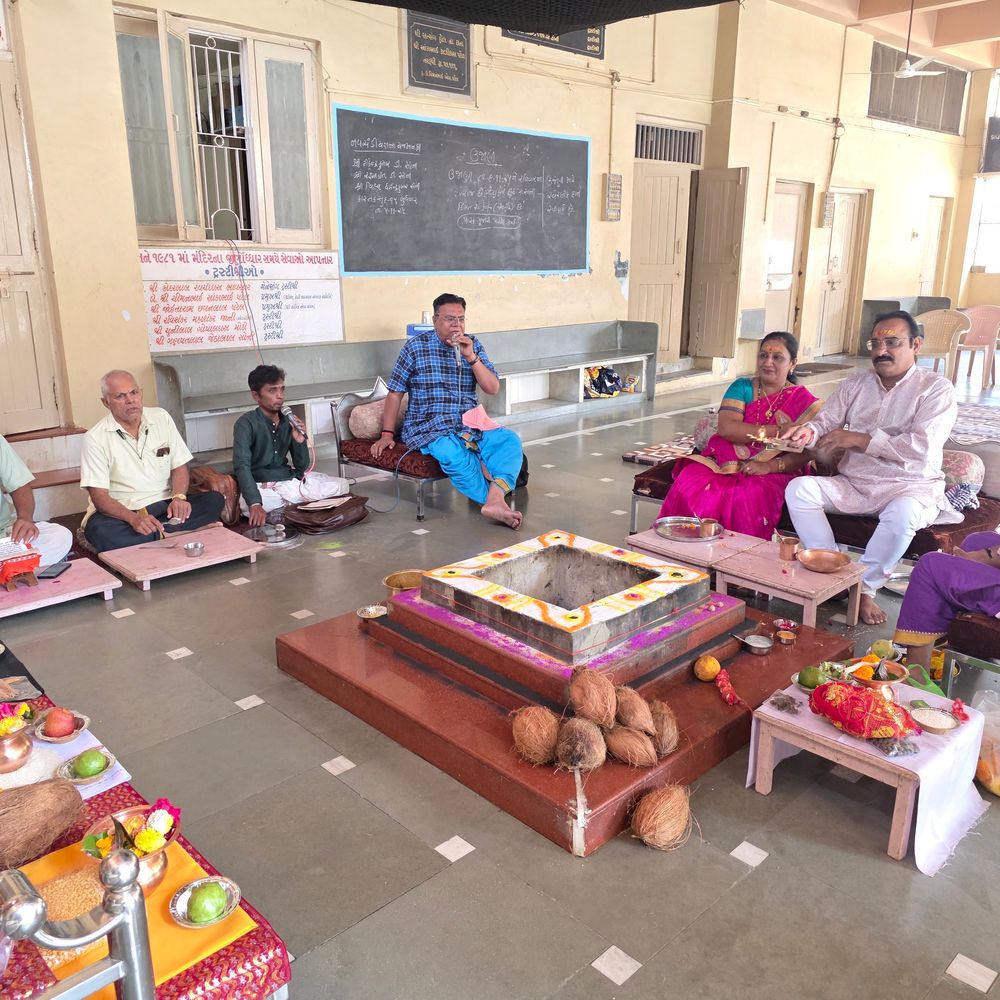 હિંમતનગરમાં હરસિદ્ધ માતાજી મંદિરે નવચંડી હવન: કારતકી પૂનમે મંત્રોચ્ચાર સાથે હવનનો પ્રારંભ.