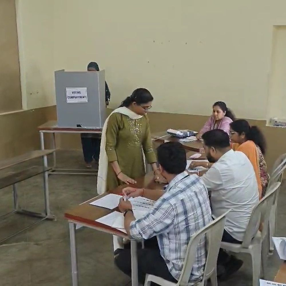 દમણમાં સ્થાનિક સ્વરાજ્યની ચૂંટણી માટે મતદાન: નગરપાલિકા, જિલ્લા પંચાયત અને ગ્રામ પંચાયતની બેઠકો પર ચૂંટણી.