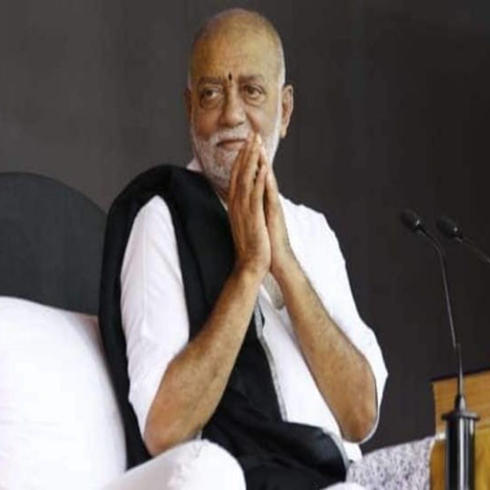 મોરારીબાપુ દ્વારા આંધ્રપ્રદેશ, તેલંગાણા અને રાજસ્થાન દુર્ઘટનાના મૃતકોને શ્રદ્ધાંજલિ અને સહાયતા રાશિ અર્પણ.